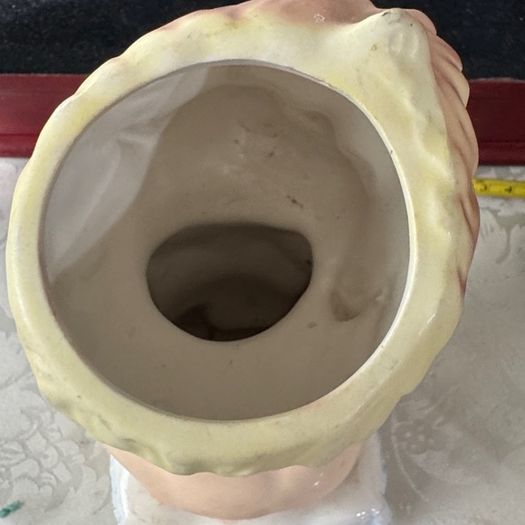 Vintage Baby Boy On A Pillow Ceramic Vase Plantor By Velco Ceramics made Japan - Picture 6 of 7